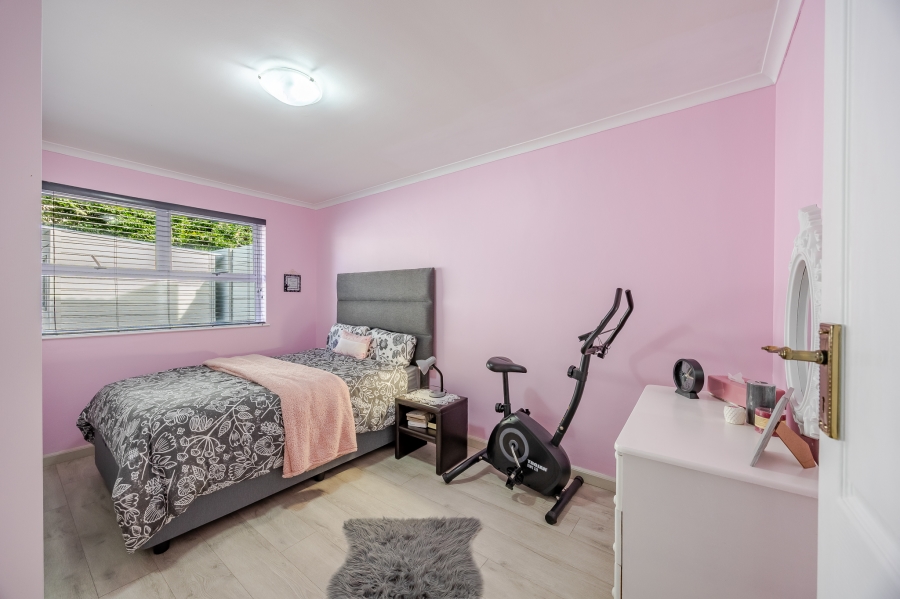 2 Bedroom Property for Sale in Lakeside Western Cape